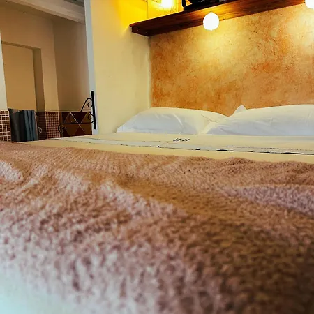 Séjour chez l'habitant Casaluna, Dans Maison De Village *