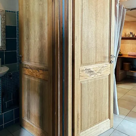 Casaluna, Climatisée Dans Maison De Village Séjour chez l'habitant