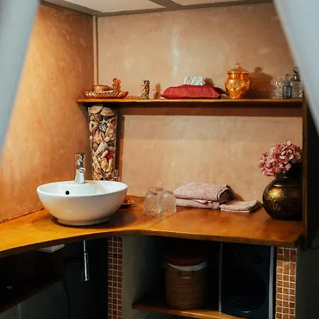 홈스테이 Casaluna, Climatisee Dans Maison De Village